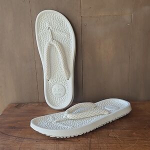 NWOT allbirds KC Coze 2.83 White Flip Flops Women's sz 9 Beachy Summer Sandals